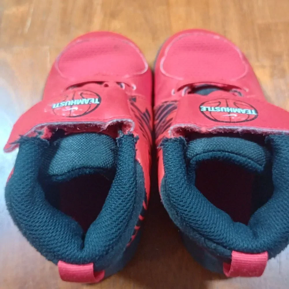 Nike Team Hustle Toddler 8C Tennis Shoes Sneakers Adjustable Strap Red Black Mid